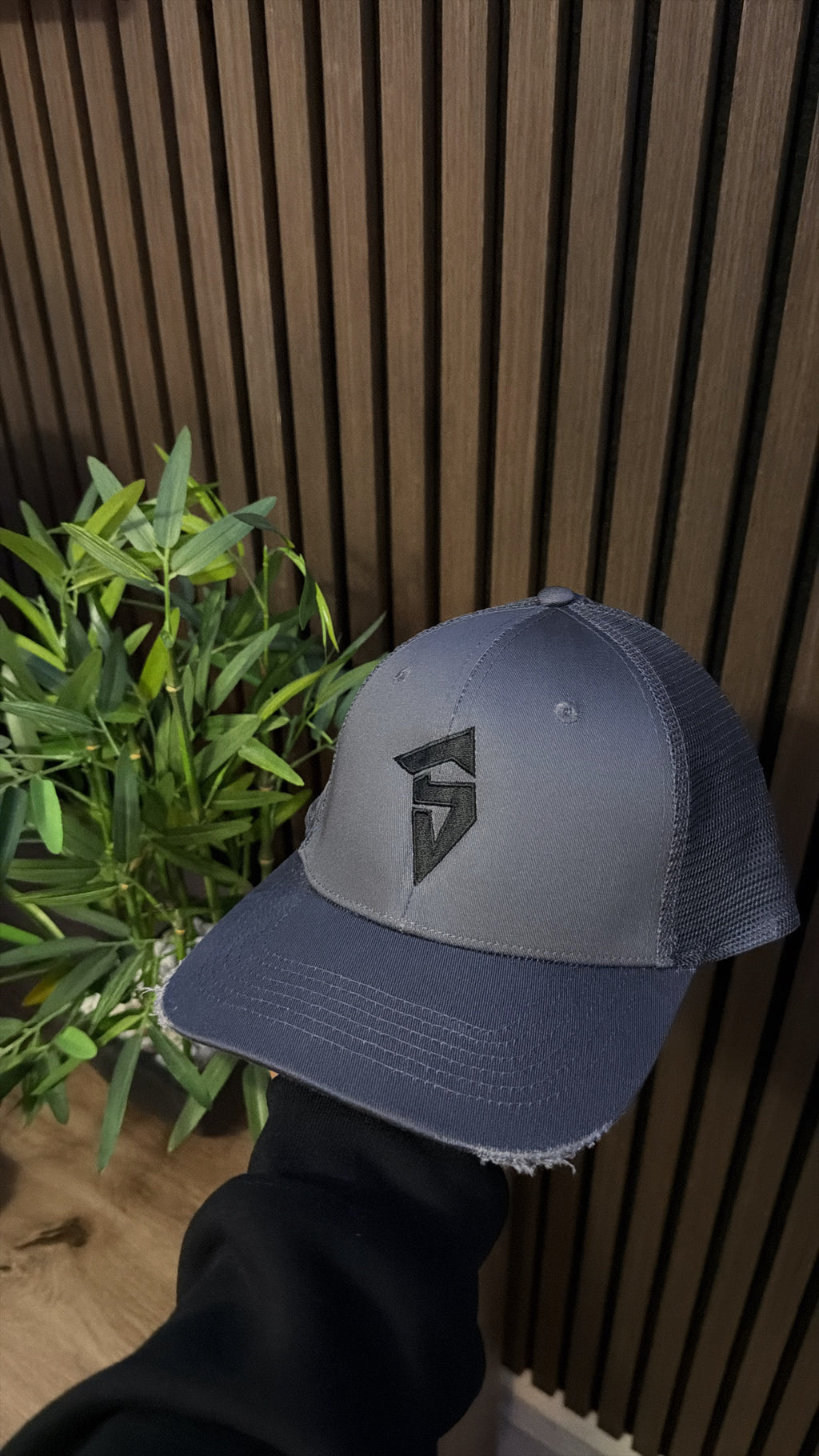 SYHR S LOGO Trucker Cap Dark Grey