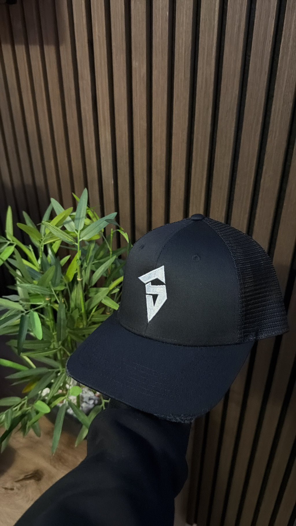 SYHR S LOGO Trucker Cap Black